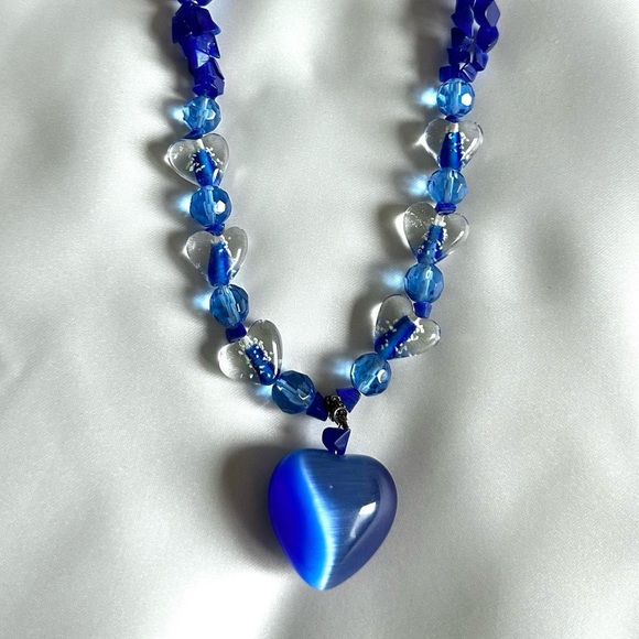 GORGEOUS BLUE GLASS HEART BEADED PENDANT NECKLACE VINTAGE Y2K/ 16" - Picture 8 of 9